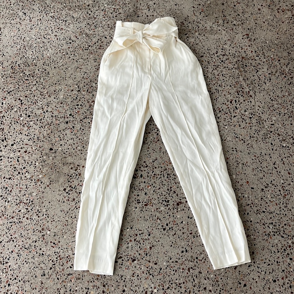 NWOT VERONICA BEARD
Clerence Paperbag Pants